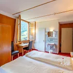 Hotel Staubbach 2*