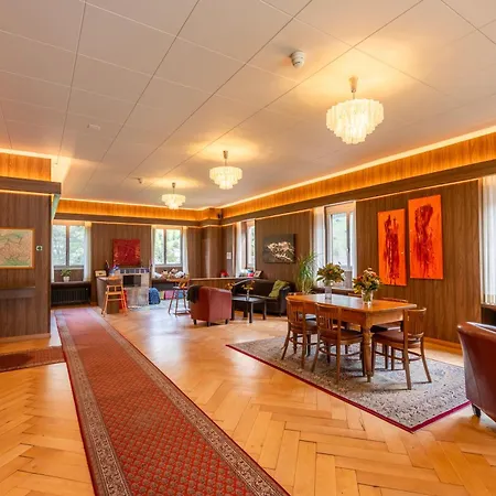 슈타우바흐 호텔 라우터브루넨